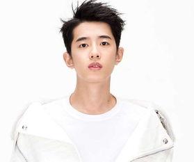 梁靖康照片,光影中的青春魅力